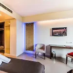 Antony - Venice Airport 4* كامبالتو