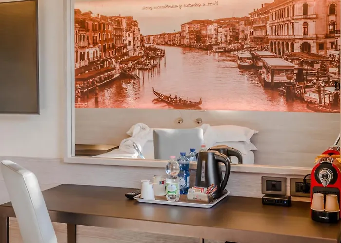 Antony - Venice Airport