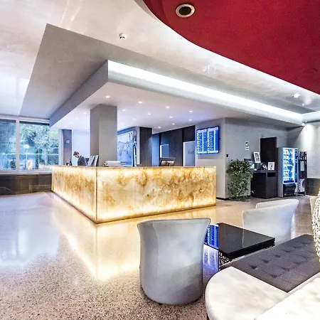 Antony - Venice Airport מלון