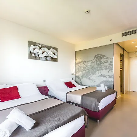 Antony - Venice Airport 4*