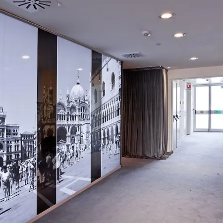 Antony - Venice Airport كامبالتو