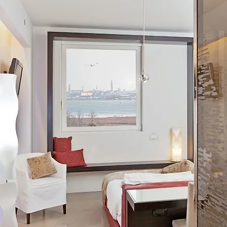 Antony - Venice Airport 4*