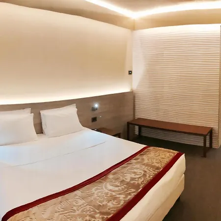 Antony - Venice Airport كامبالتو